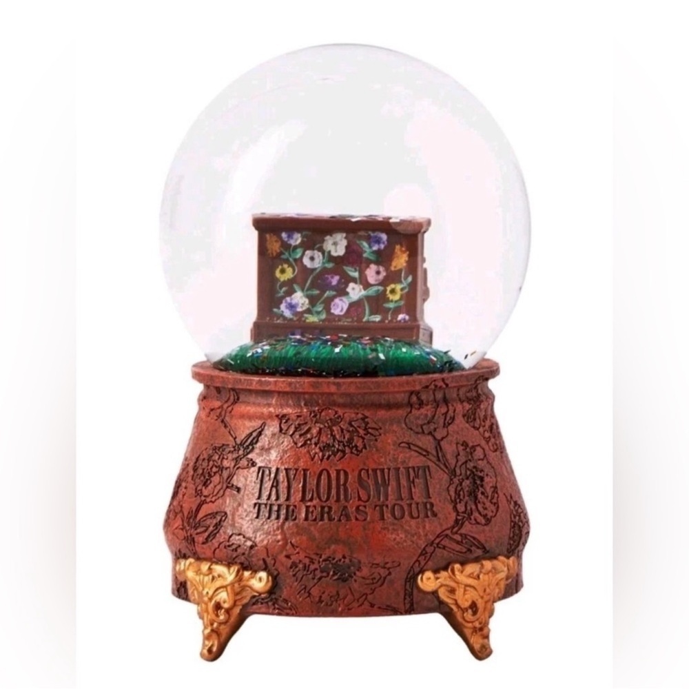 TAYLOR SWIFT | THE ERAS TOUR ACOUSTIC PIANO SNOW GLOBE